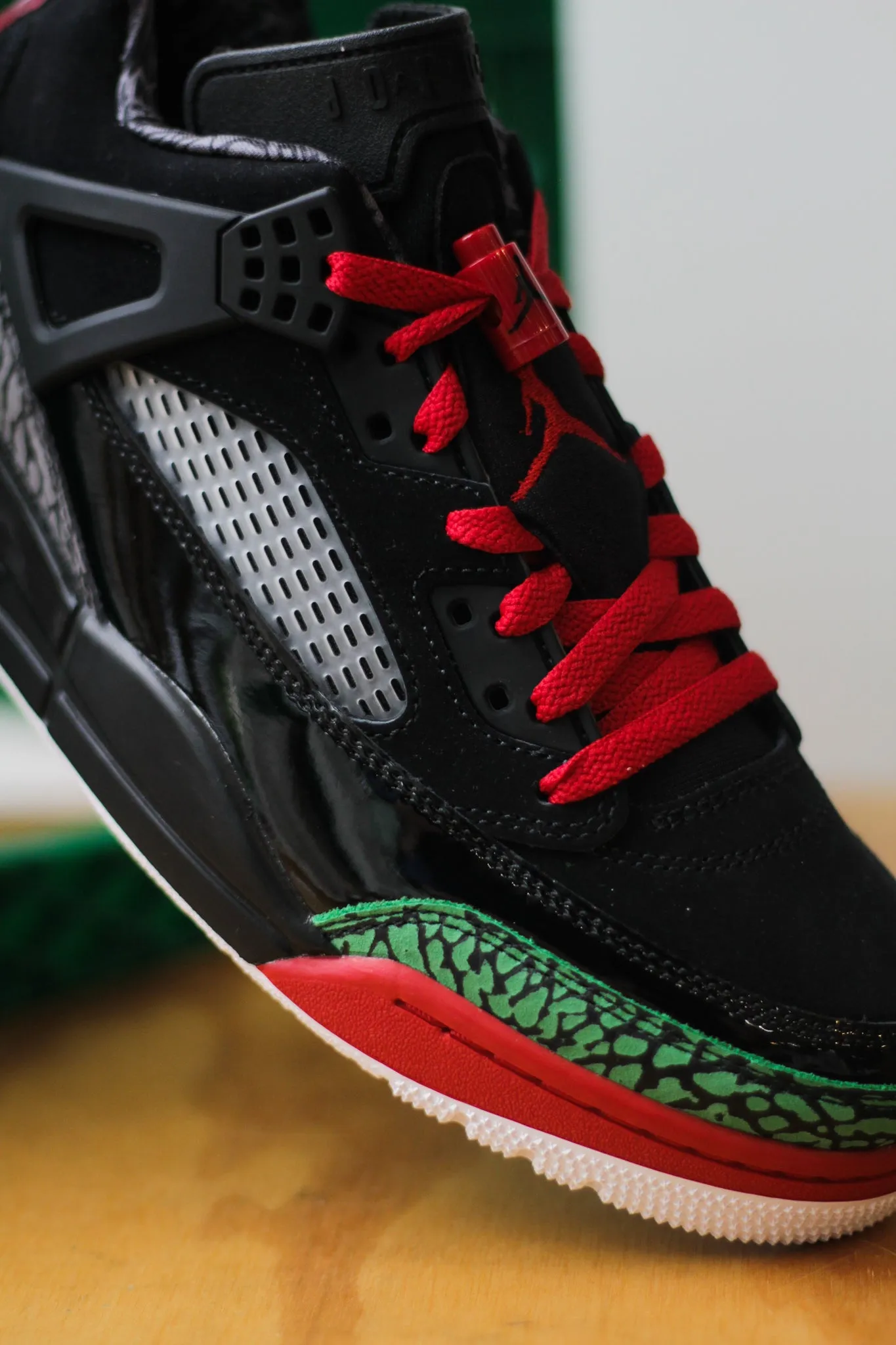 Chunky Shoes Nike AIR JORDAN SPIZIKE LOW "BLACK/VARSITY RED-CLASSIC GREEN-WHITE"