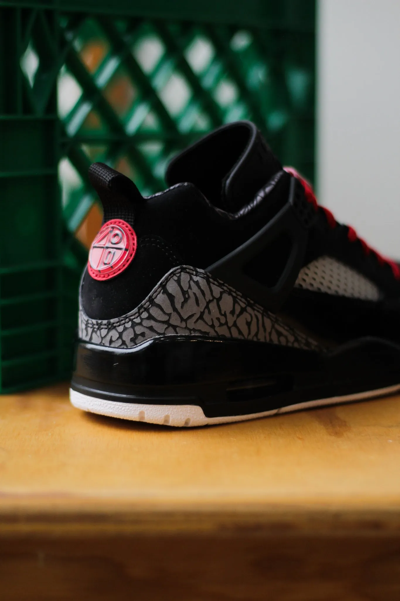 Casual Shoes Nike AIR JORDAN SPIZIKE LOW "BLACK/VARSITY RED-CLASSIC GREEN-WHITE"