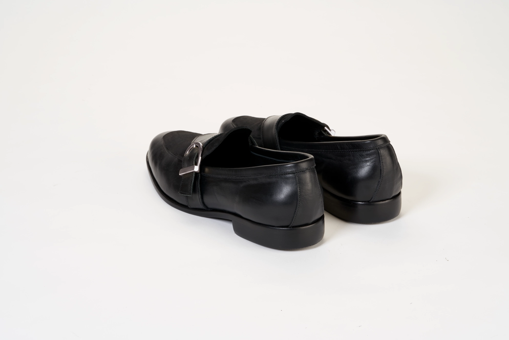 Clark's Loafers Ajadi Loafers in Black Leather with Black Suede and Strap Buckle