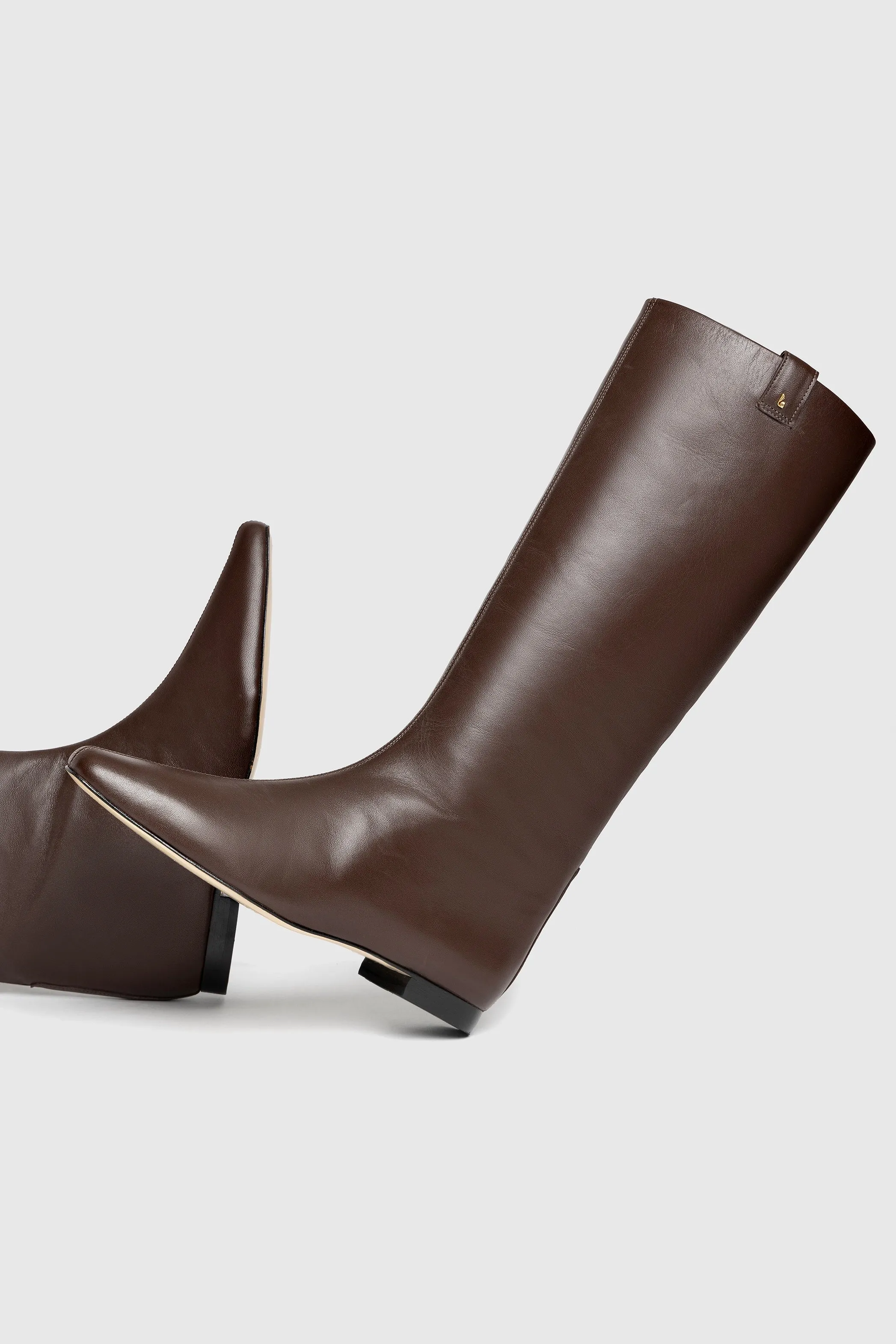 Flat Face Ar Trigger Shoe Alexis Flat Boot In Brown Leather
