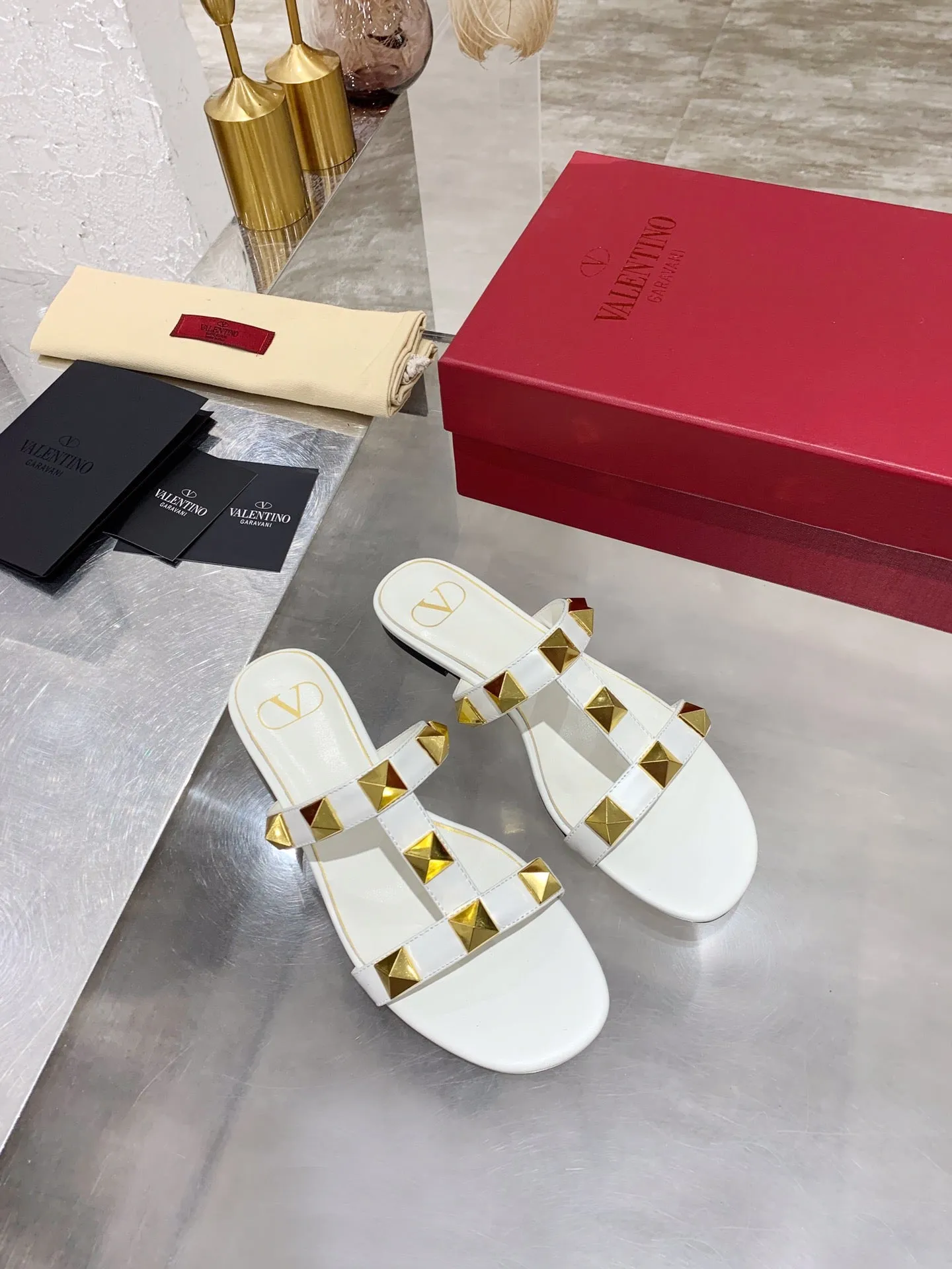 SE516  Size 5-11 Luxury Brands Sandals