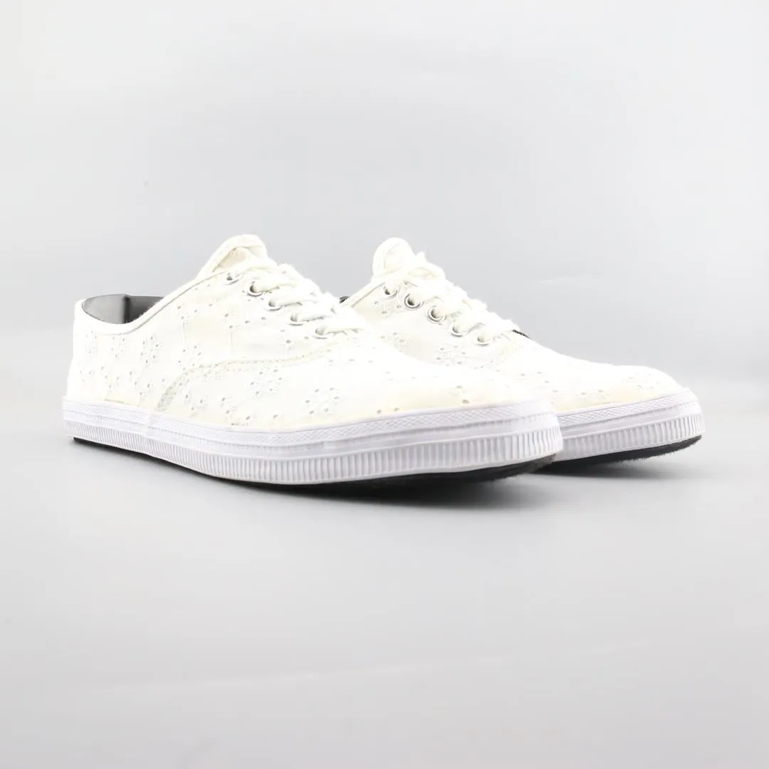 AMERICAN EAGLE . Sneakers That Goes With Everything