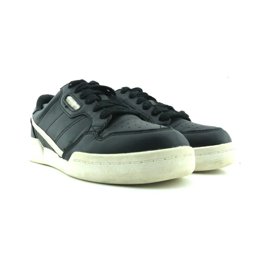 Grounding Sneakers ATHLETIC WORKS .