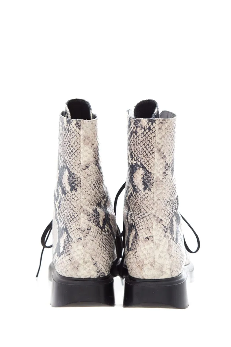Stuart Weitzman MCKENZEE Grey Snakeskin Boots SZ 6.5 Ck Boots