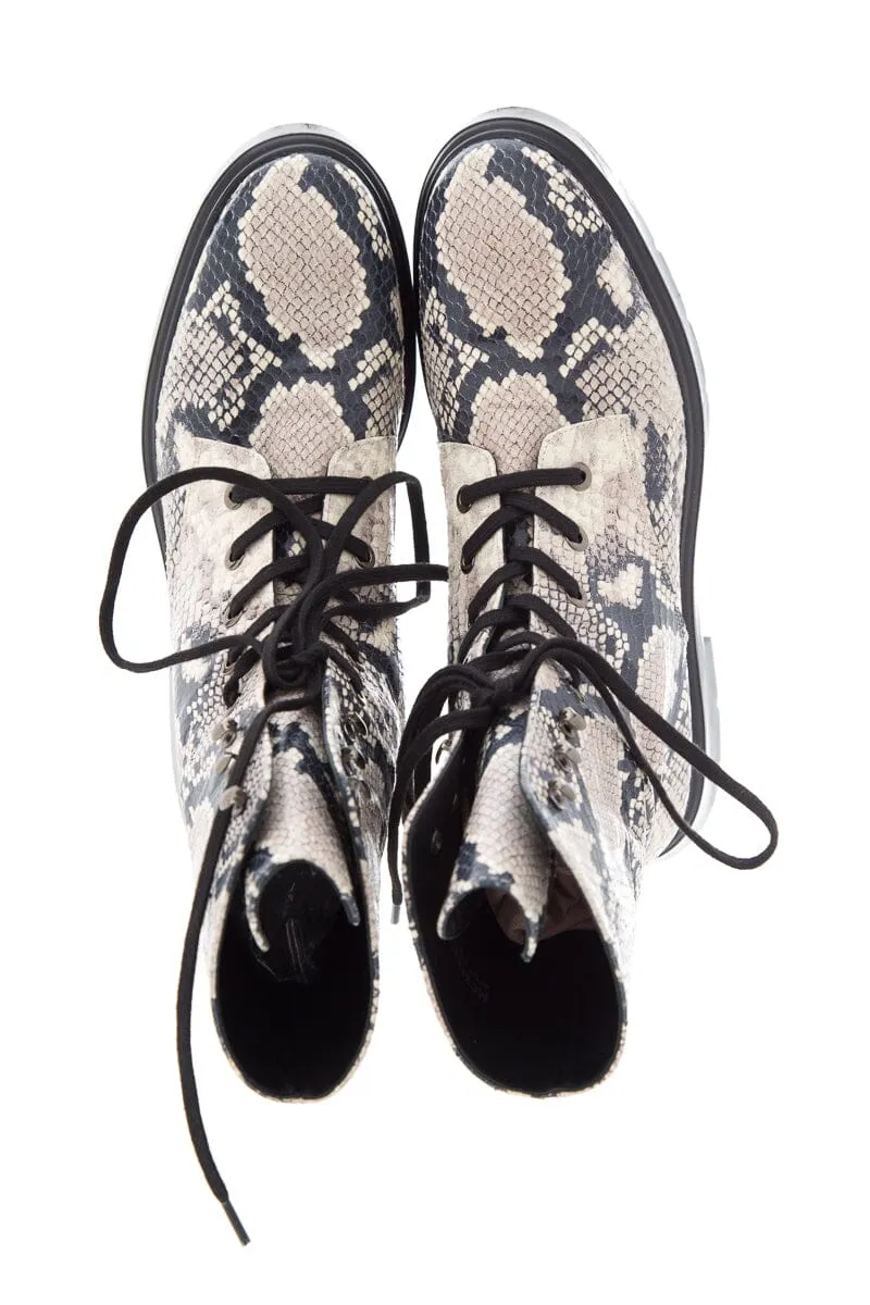 Stuart Weitzman MCKENZEE Grey Snakeskin Boots SZ 6.5 Predator Soccer Boots