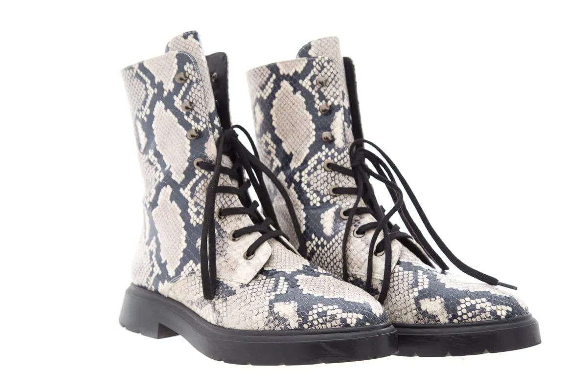 Stuart Weitzman MCKENZEE Grey Snakeskin Boots SZ 6.5 Best Boots To Wear With Shorts