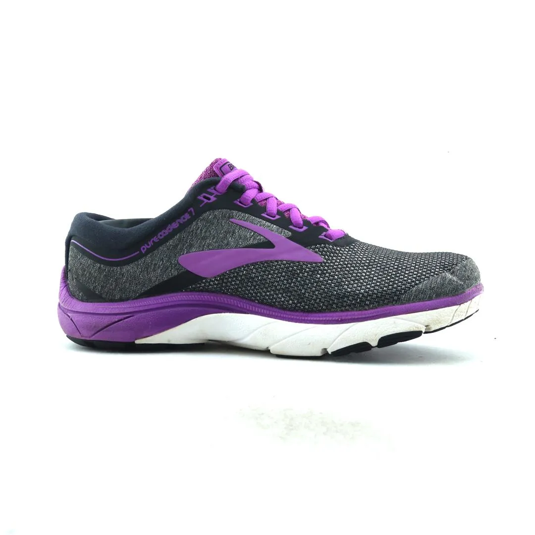 BROOKS PURE CADENCE 7 Running Shoes On