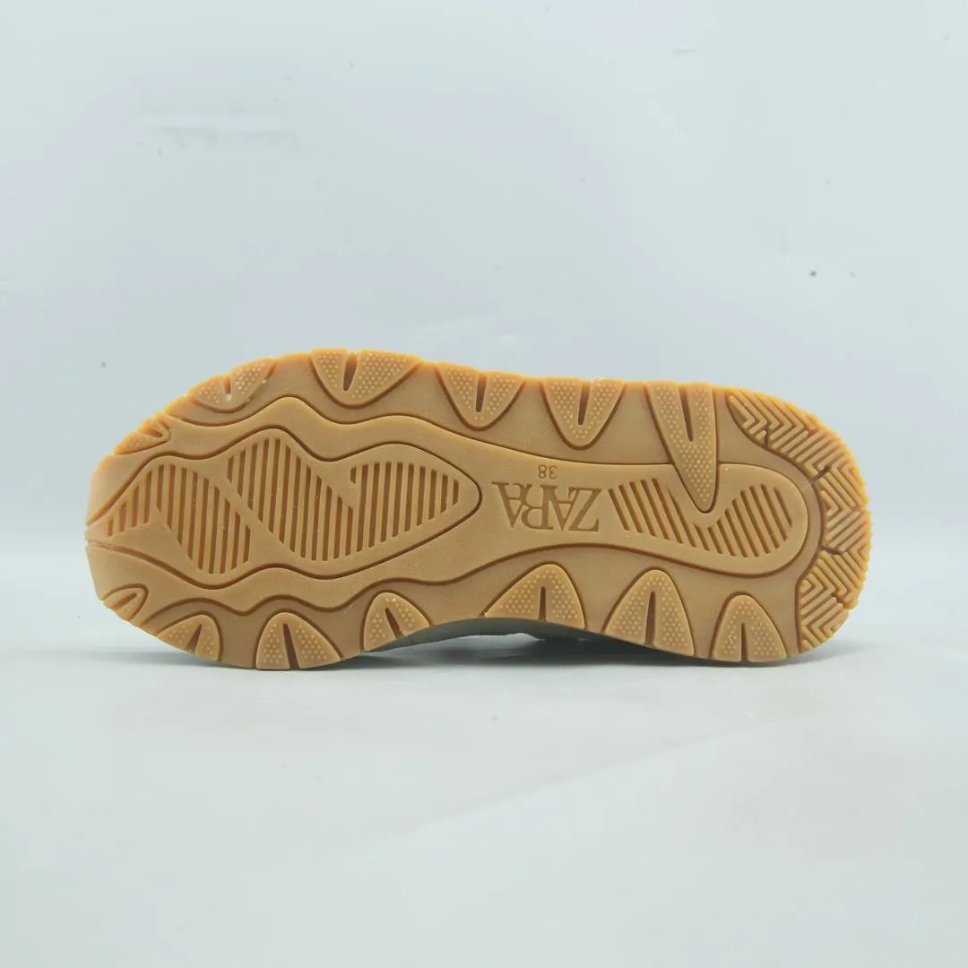 Curry Sneakers ZARA. .