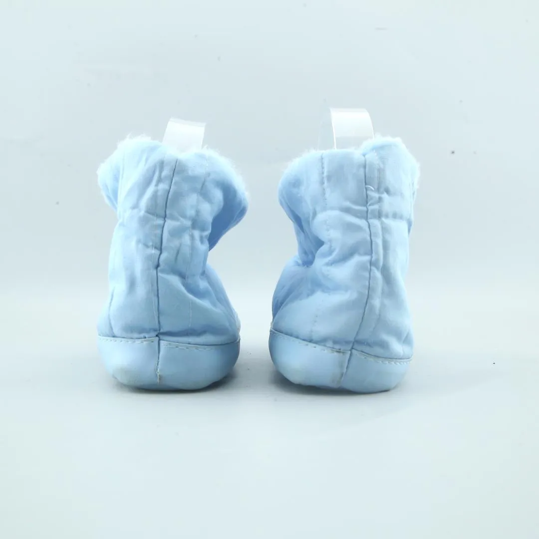 Size 5 Casual Shoes DEARFOAMS  .