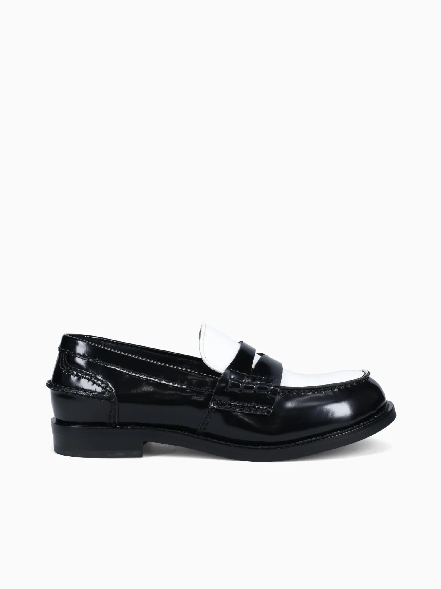 Naturalizer Darry Lug Sole Loafers Colleague Black White  cow leather