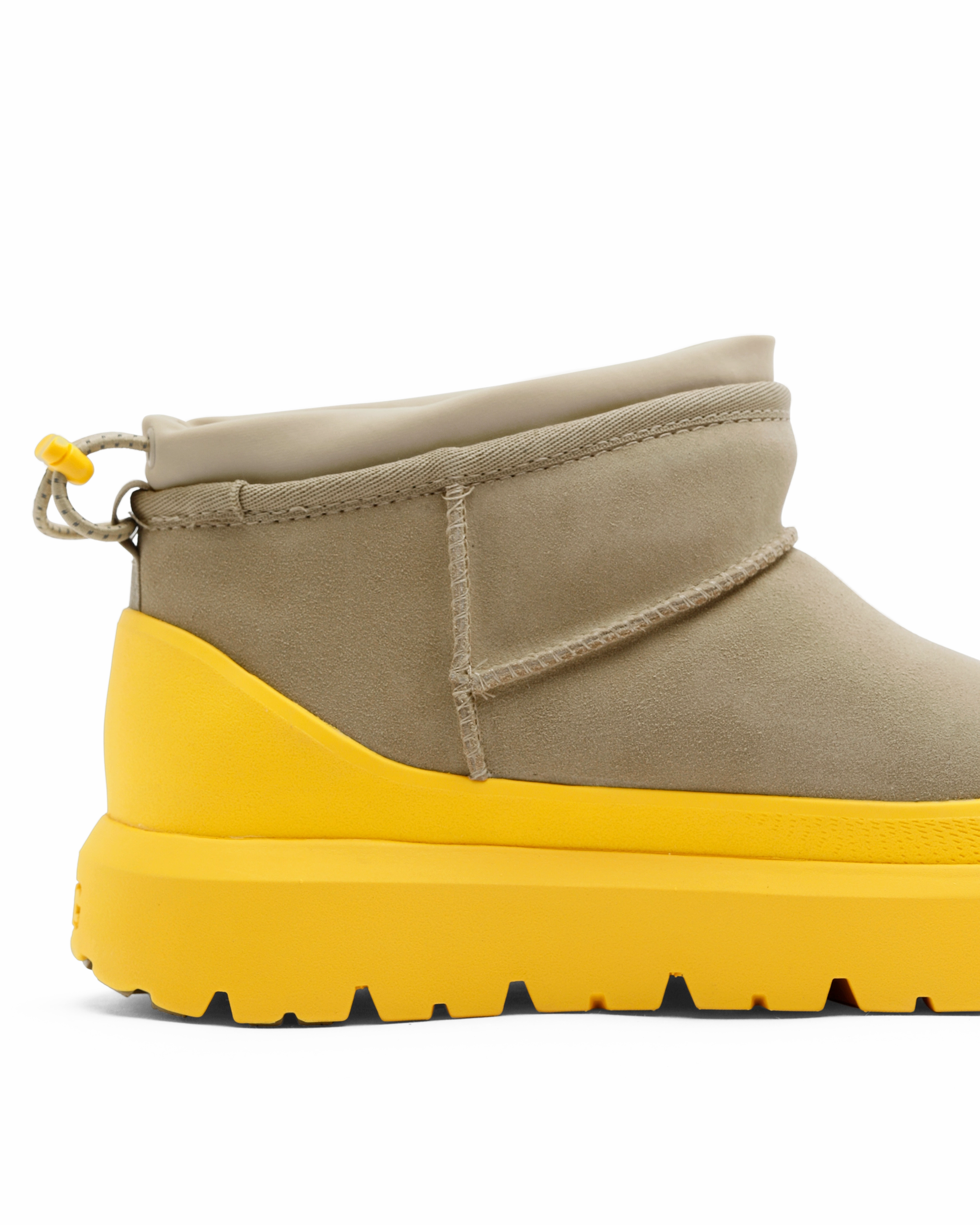 Good Priced Basketball Shoes CLASSIC ULTRA MINI WEATHER HYBRID (MEN)