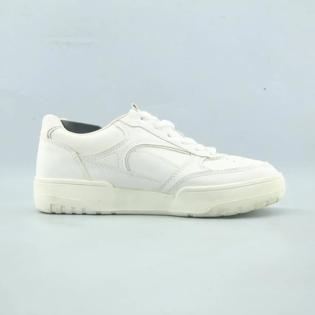 Sneakers Shop New York STRADIVARIUS .