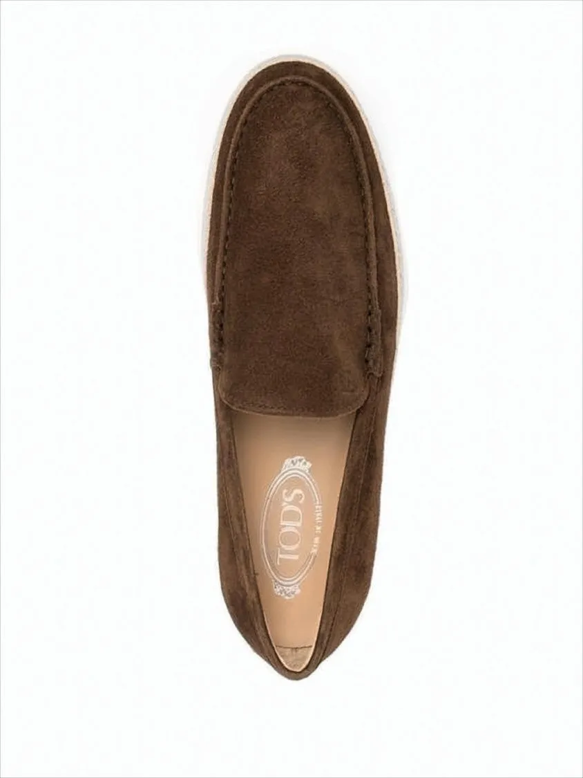 Moccasin-Style Brown Suede Loafers With Textured Grip Light In The Loafers