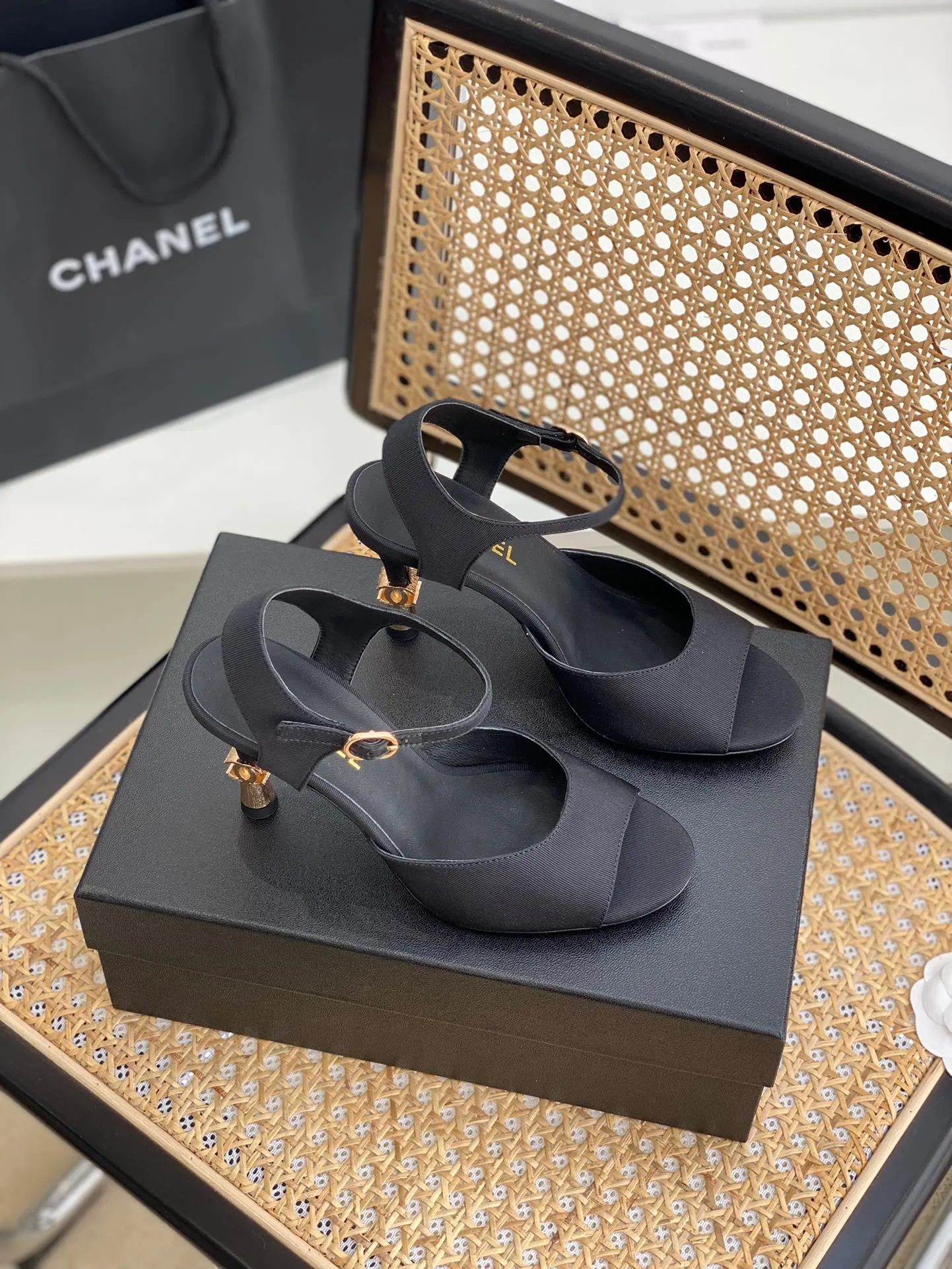 SE909 CC Sandals / Size5-9 Sandals Saint Vincent