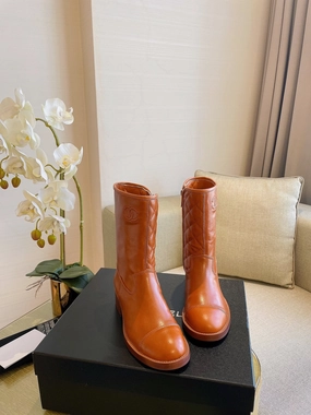 Wooden Heel Boots SE758  Size 5-9   Material: Cowhide  Lining: Sheep skin Sole: Italian leather