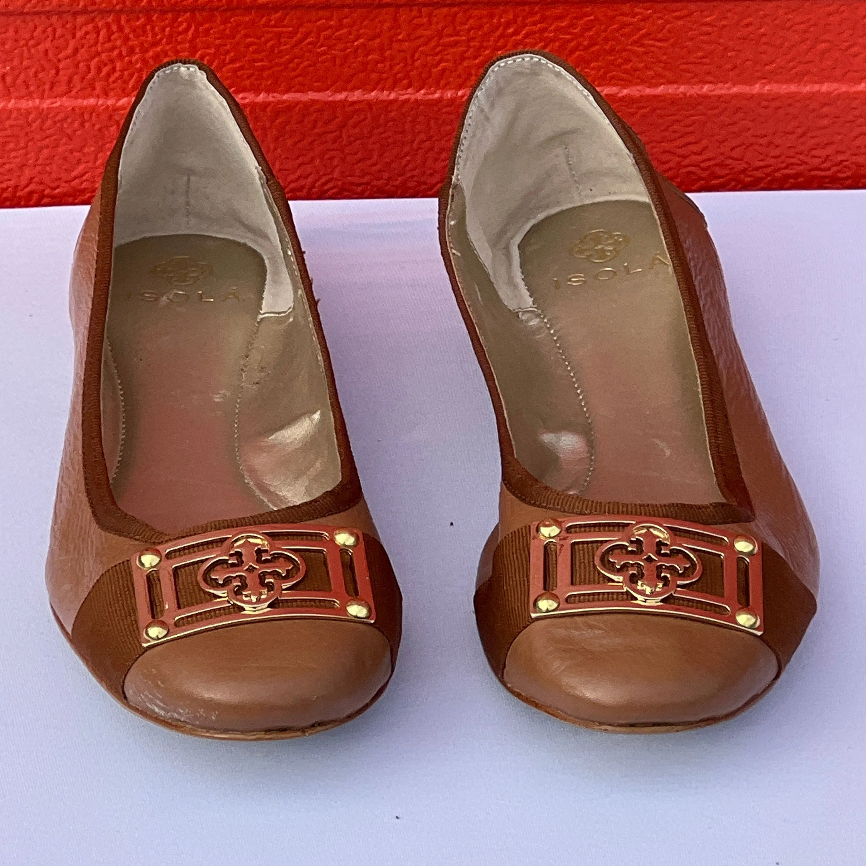 Womans Isola Bricen Signature Flat 8M Tan Leather Basketball Shoes Good For Flat Feet