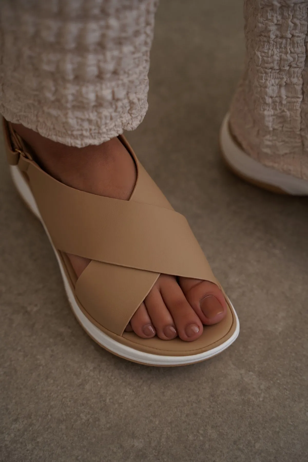 CROSS MAMA SANDALS Flat Slide Sandals