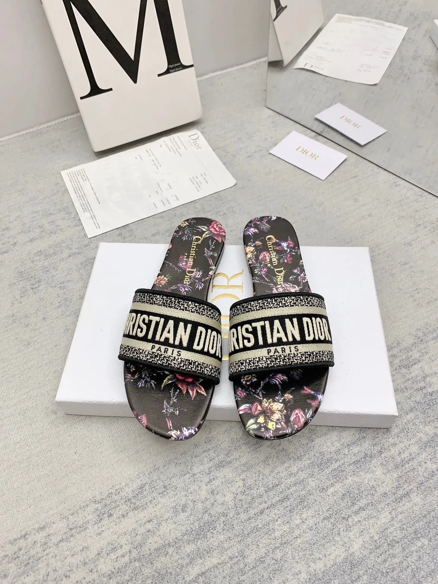 SE1017 Dway Slide / Size5-11 Design Of Slippers