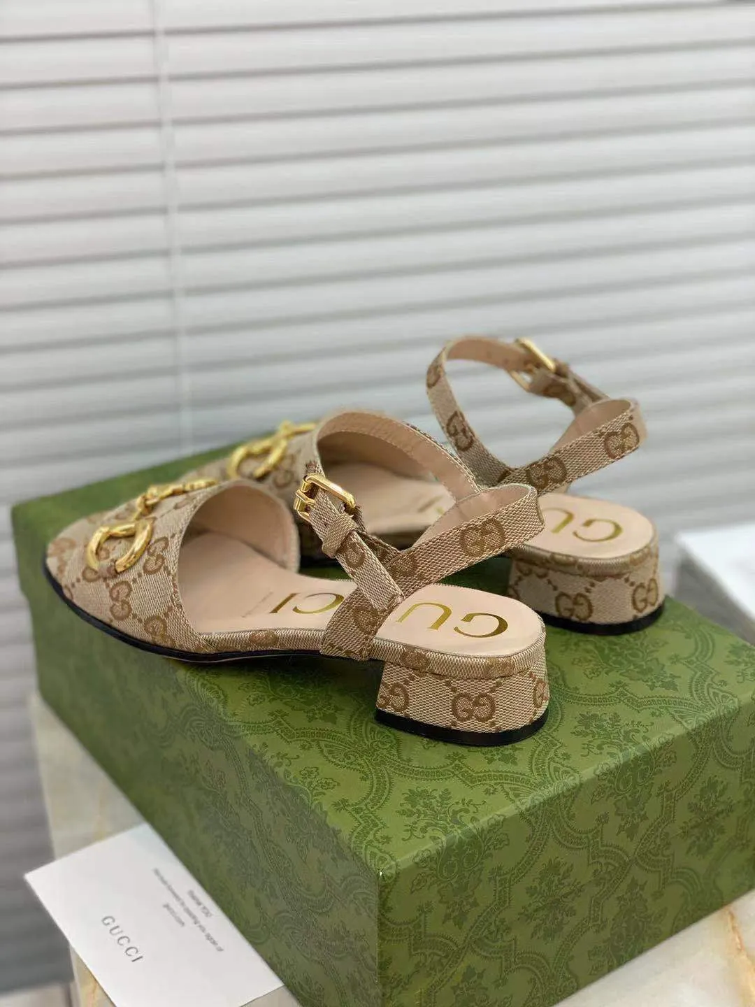 SE556  Size 4-10 Heels:2.5cm Lining: Sheep skin Sole: Italian leather Wide Foot Sandals