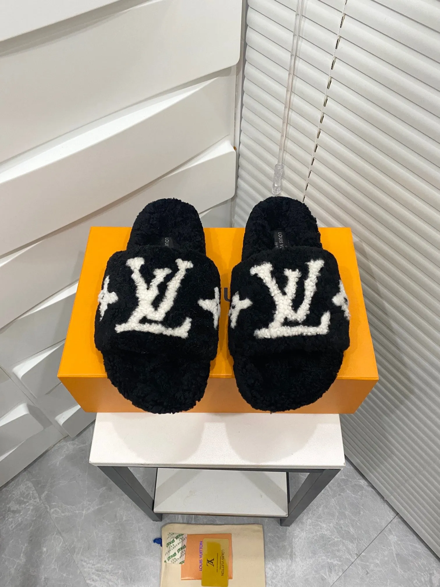 SE728   Size 4-11 Aphid Slippers