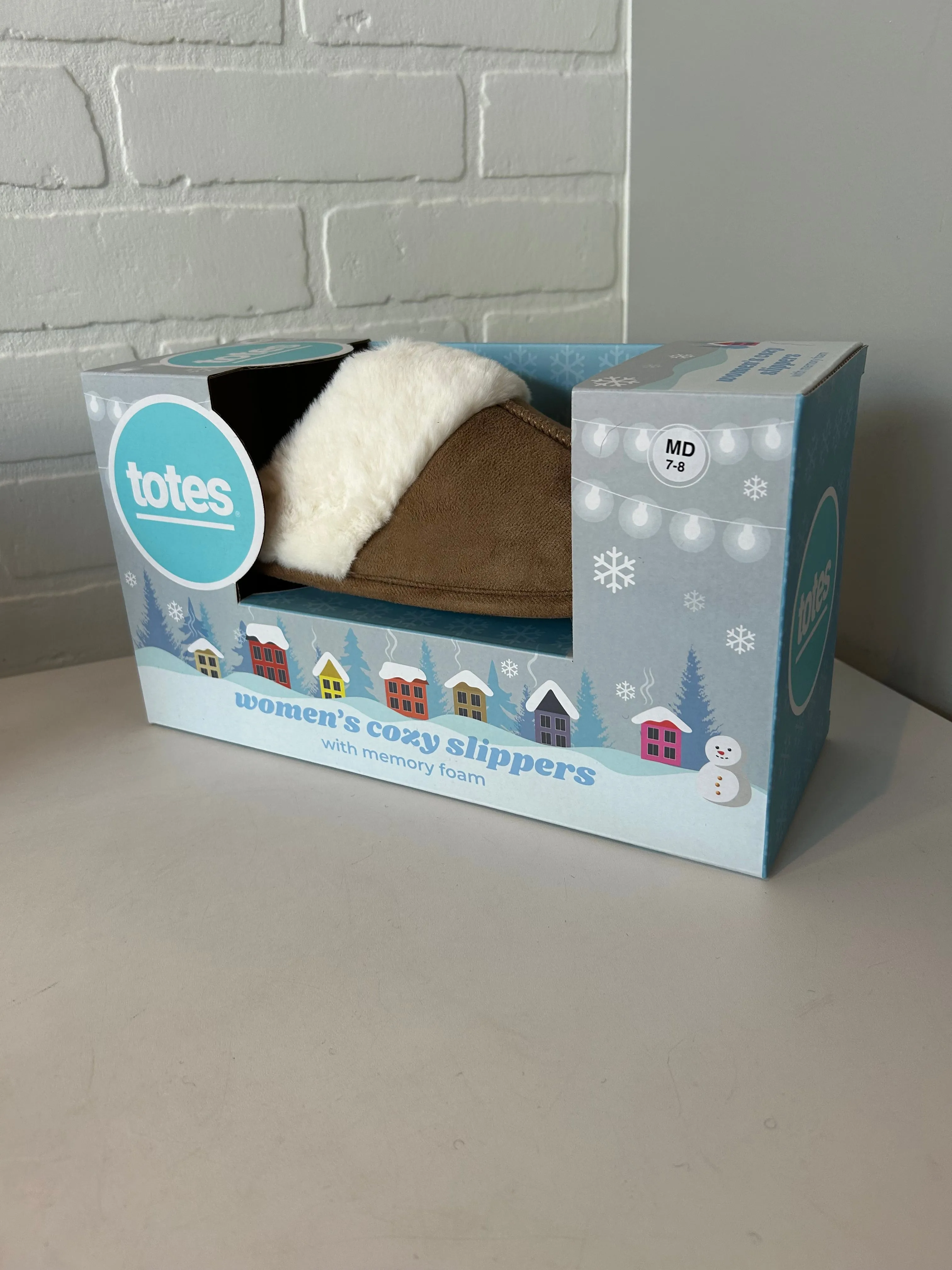 Croissant Slippers Slippers By Totes In Tan & White