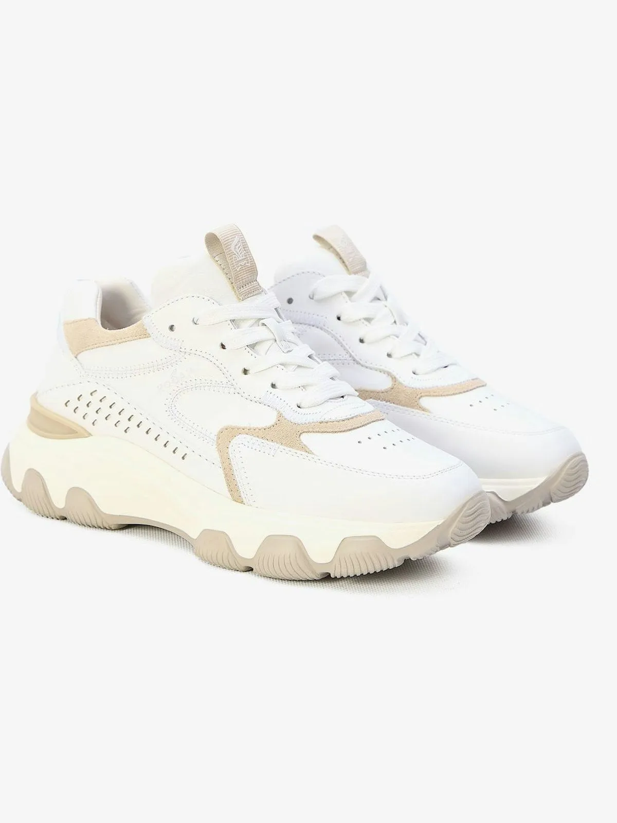 SNEAKERS WHITE Crew Socks With Sneakers