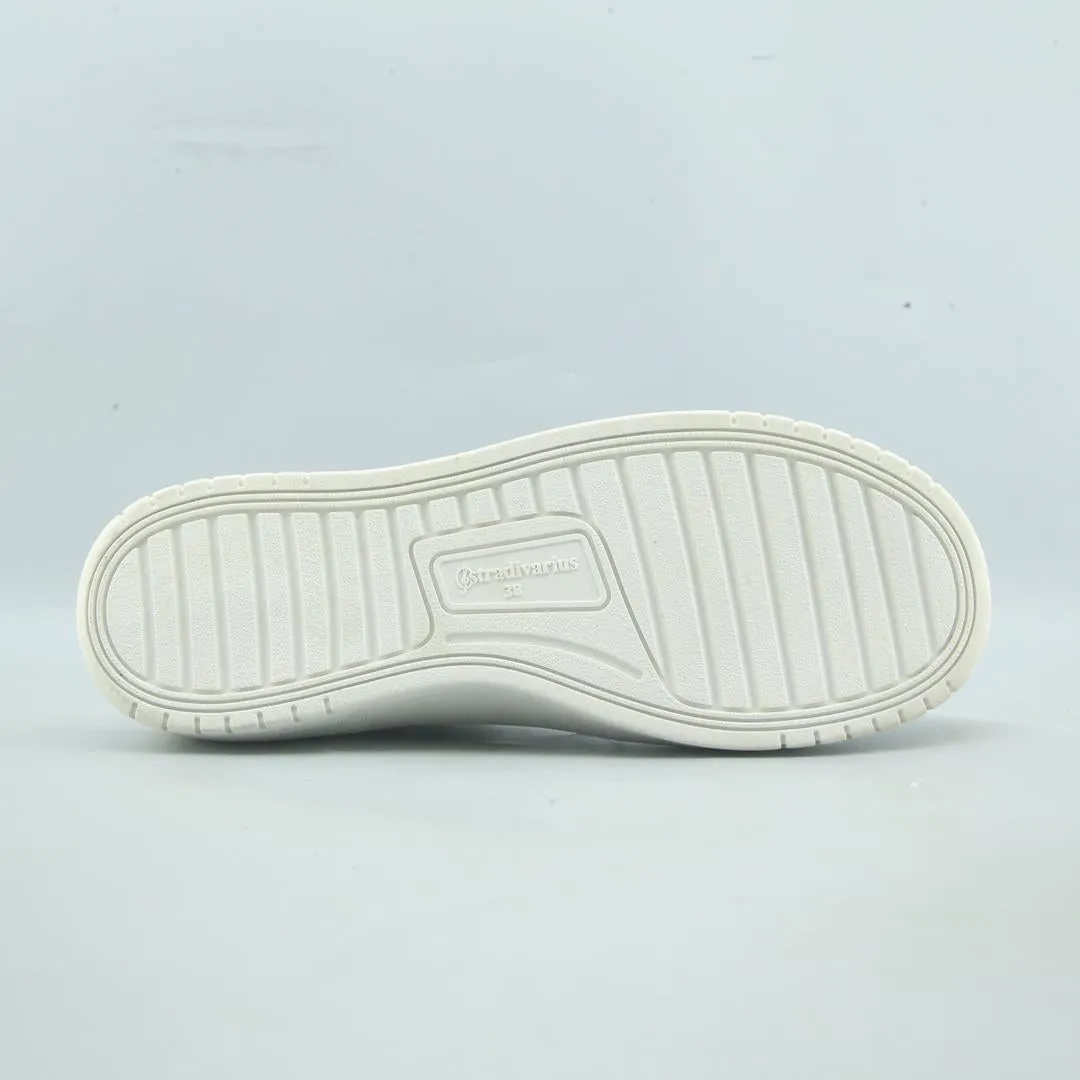 STRADIVARIUS . Sneakers Asiscs