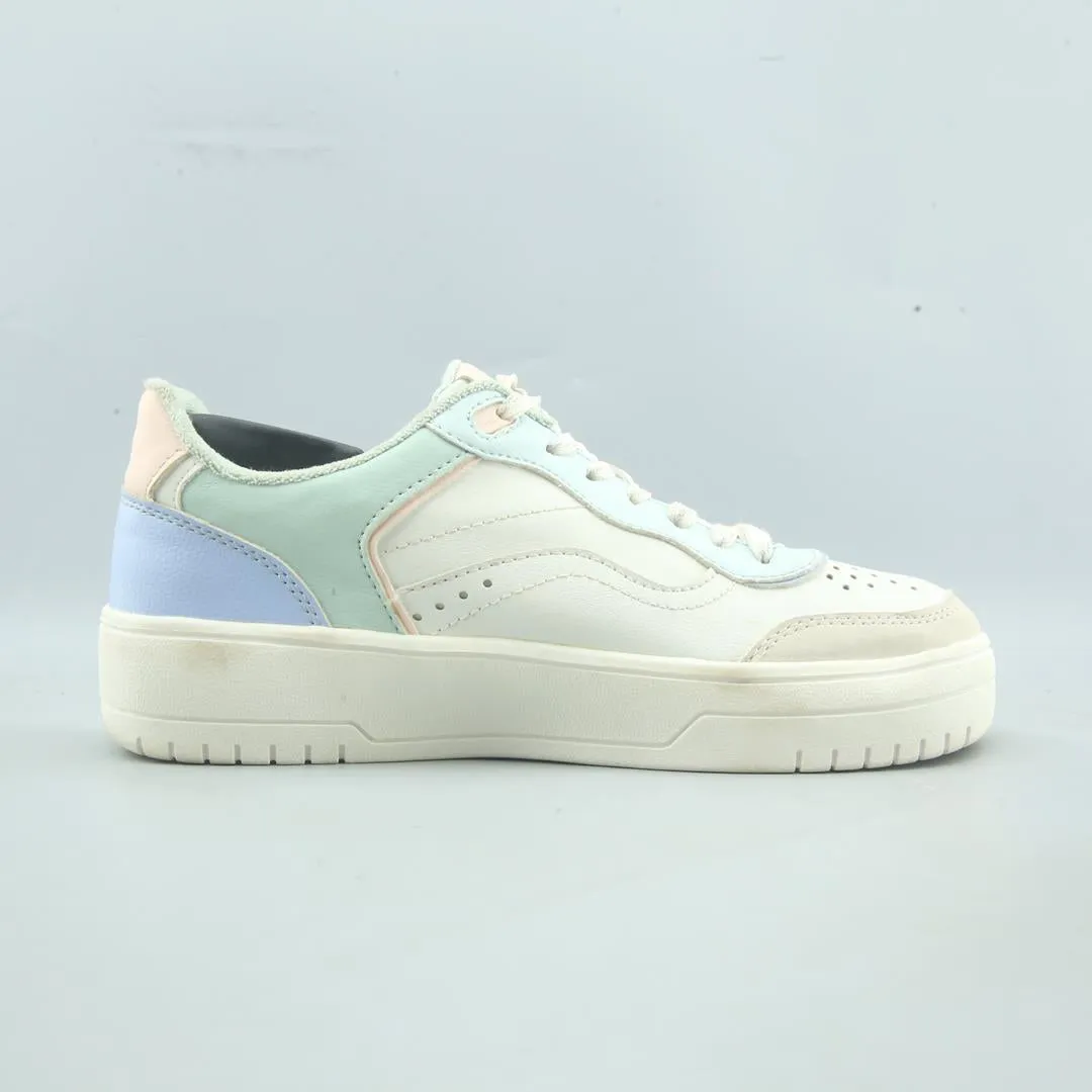 Sneakers With Fingers STRADIVARIUS .