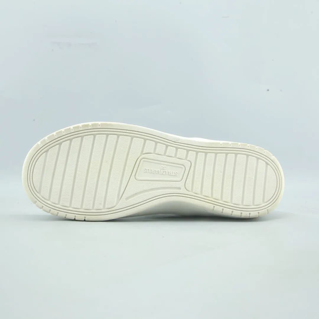 All White Sneakers STRADIVARIUS .