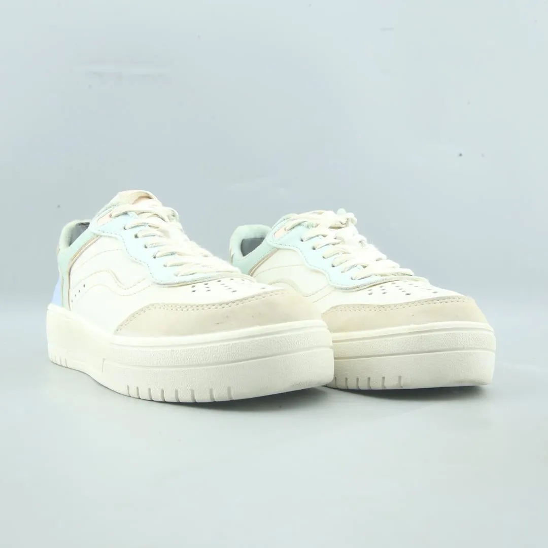 Silver Sneakers Program STRADIVARIUS .