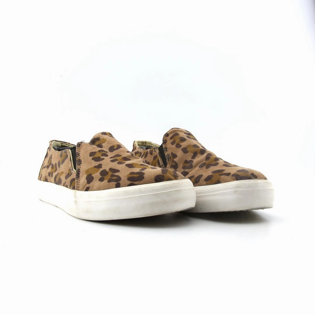 Casual Nearby RESTRICTED .