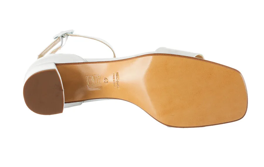 Fantasy Sandals Via Scandal White