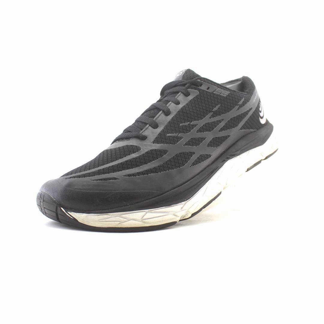 Michigan Basketball TOPO ATHLETIC  MAGNIFLY 2