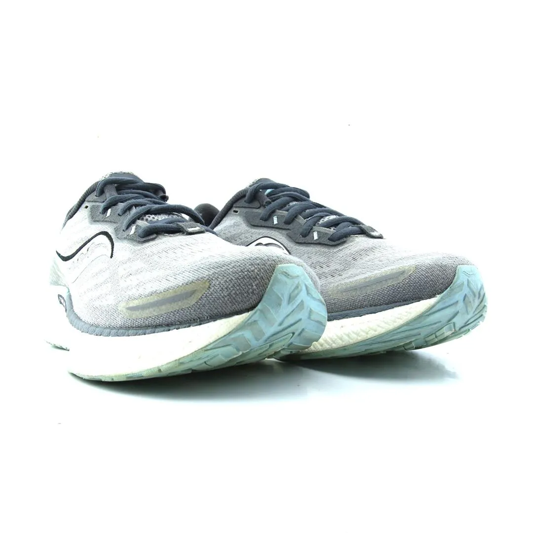 Supportive Running Shoes SAUCONY  TRIUMPH 19