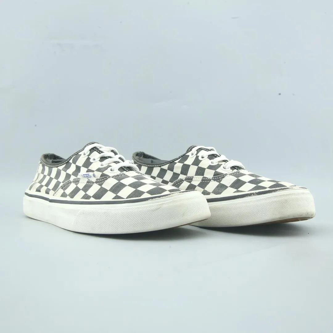 VANS AUTHENTIC Trainers Sneakers