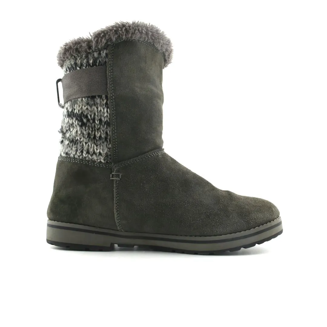 WHITE MOUNTAIN . Size 18 Casual Shoes