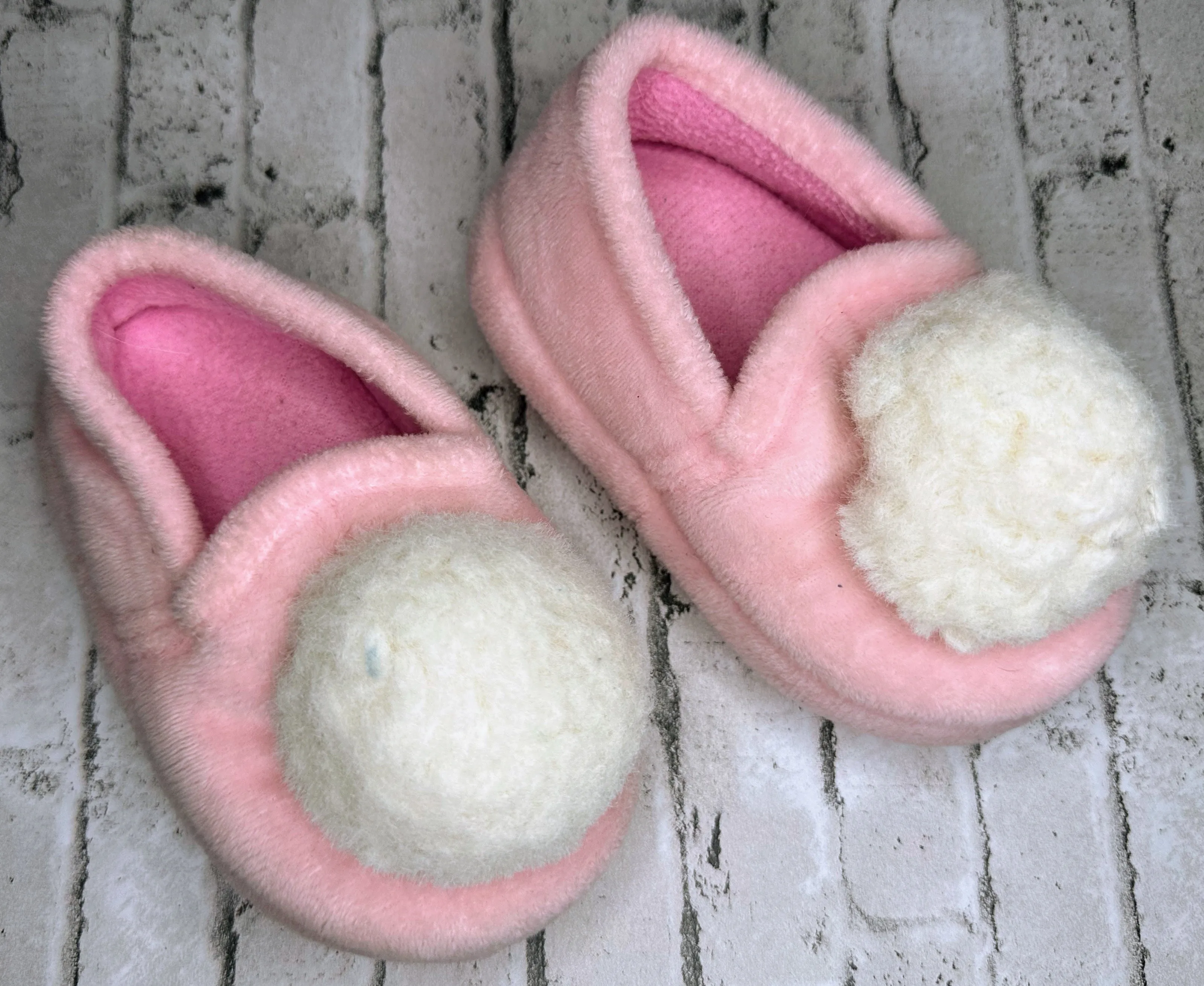 Slides Closed Toe Wonder Nation: Bunny Toe Slippers - 5/6c