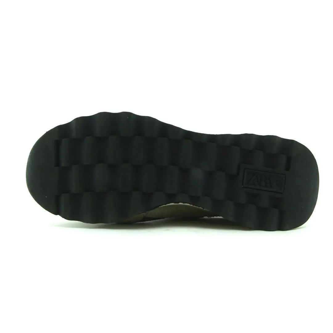 Jeans With Sneakers ZARA. .