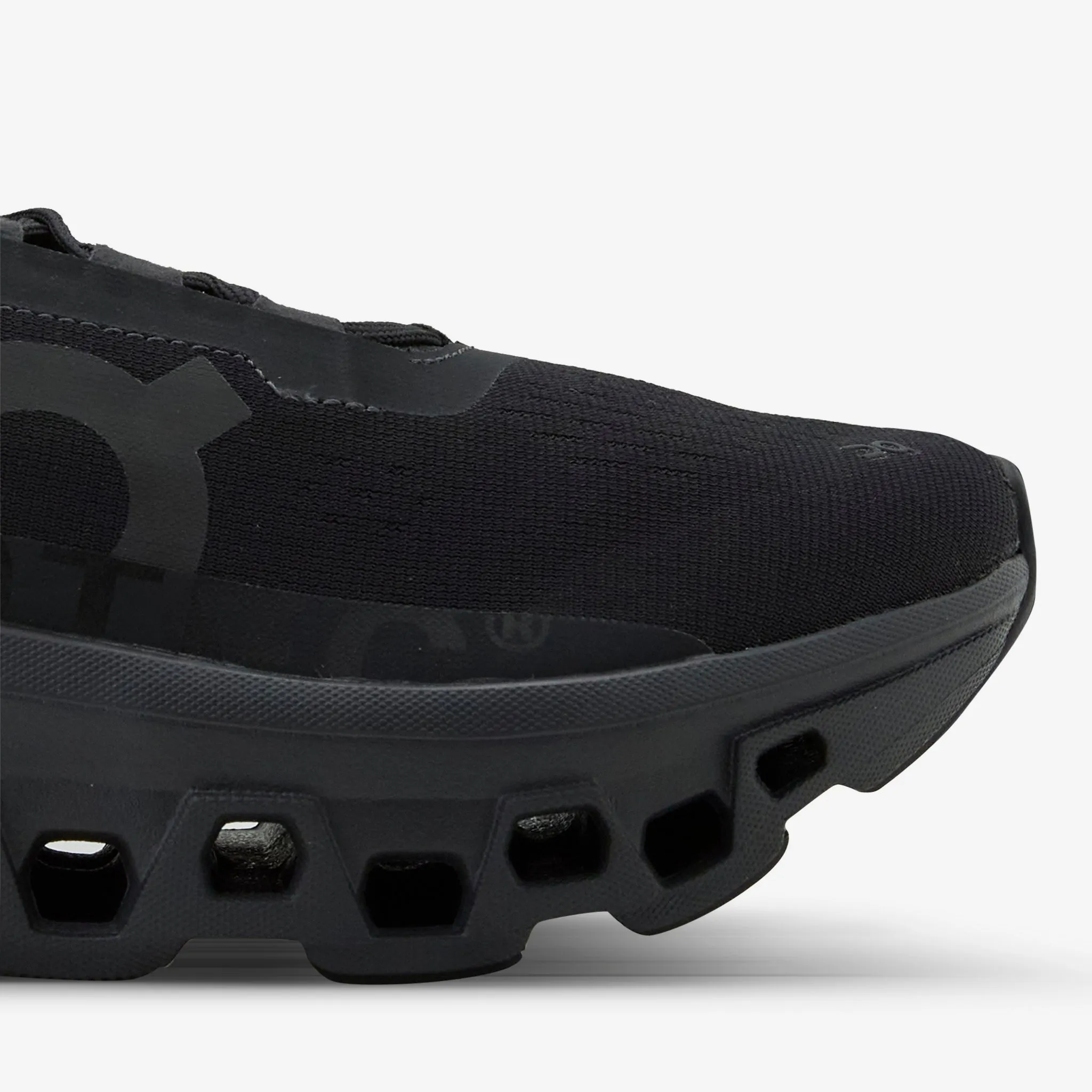 520 V8 Running Shoe Cloudmonster All Black
